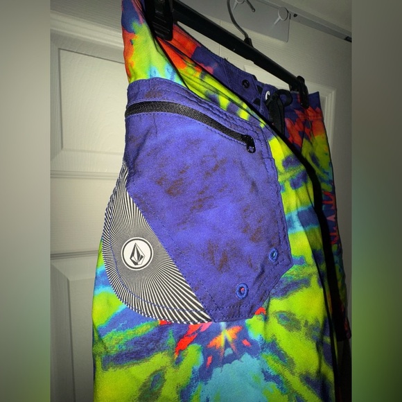 Volcom Board Shorts Mens Purple Tie Dye Lido 4 way Stretch size 29. VGUC - Picture 4 of 8